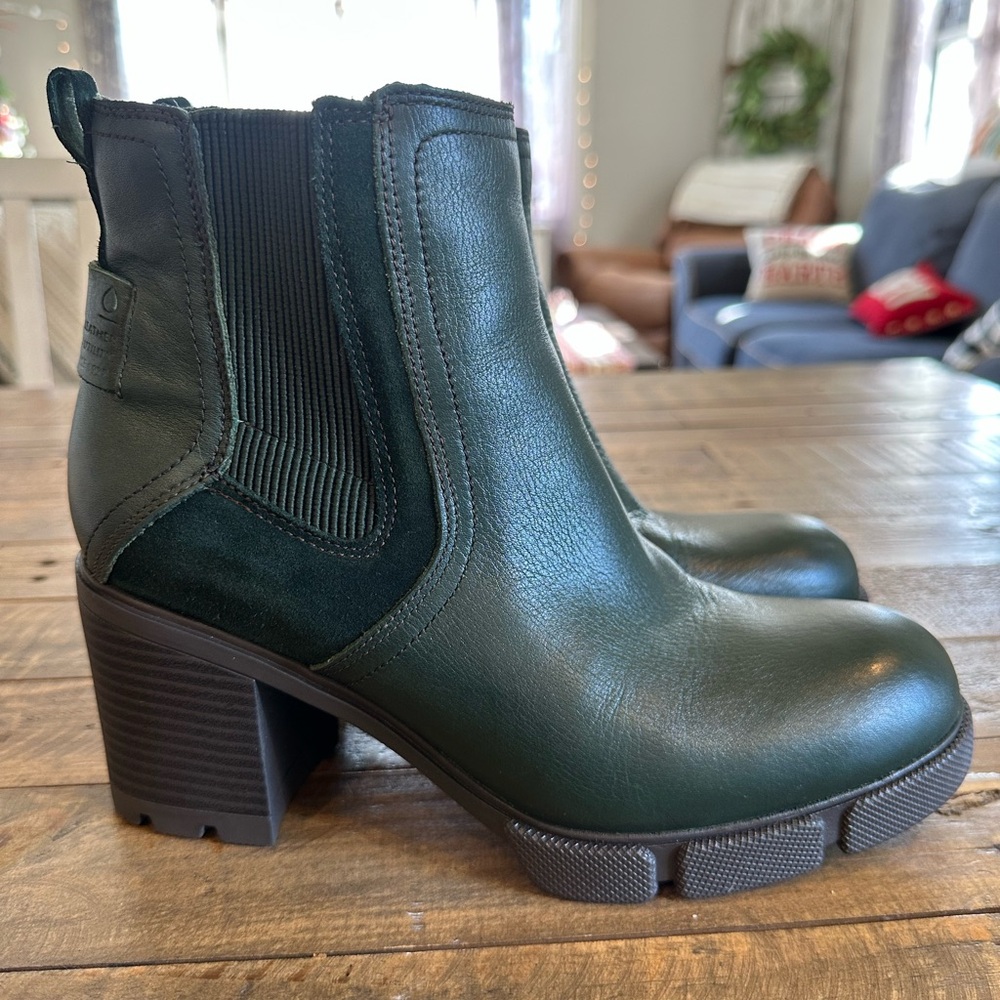 Naturalizer Mindy Waterproof Green Leather Chelsea Ankle Bootss Size 8